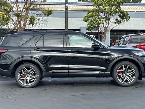 New 2026 Ford Explorer ST-Line w/ ST-Line Street Pack image 3