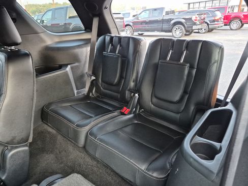 Used 2017 Ford Explorer Limited w/ Equipment Group 301A FWD image 17