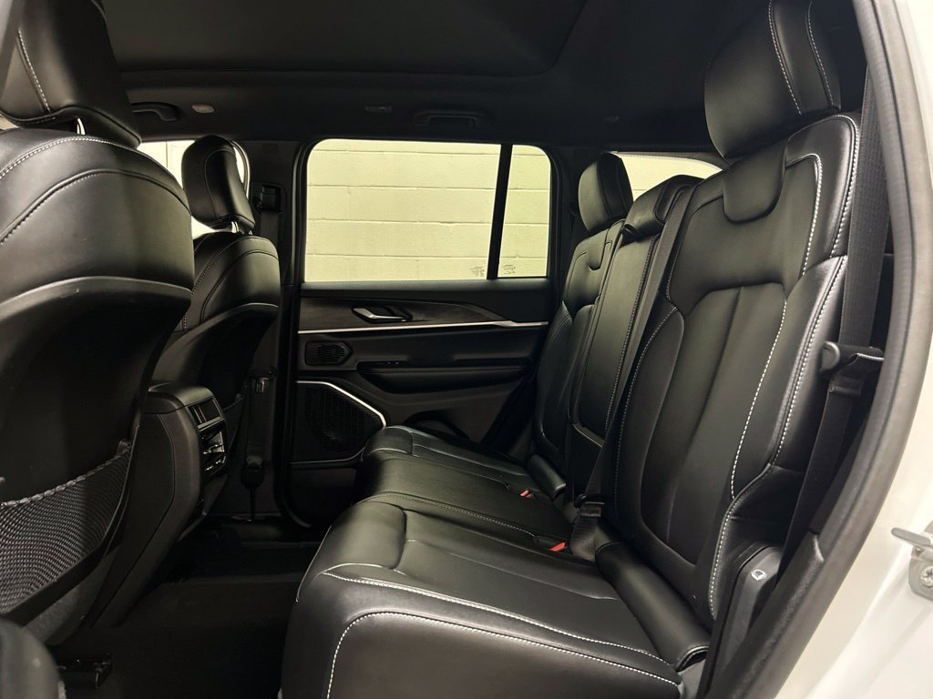 Used 2026 Jeep Grand Cherokee Limited w/ Limited Altitude Package AWD/4WD image 9