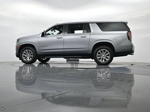Used 2024 Chevrolet Suburban Premier AWD/4WD image 42