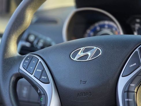 Used 2013 Hyundai Elantra GLS w/ Preferred Pkg image 13