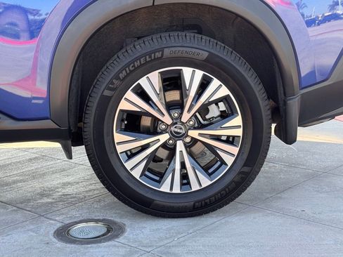 Used 2023 Nissan Rogue SV image 10