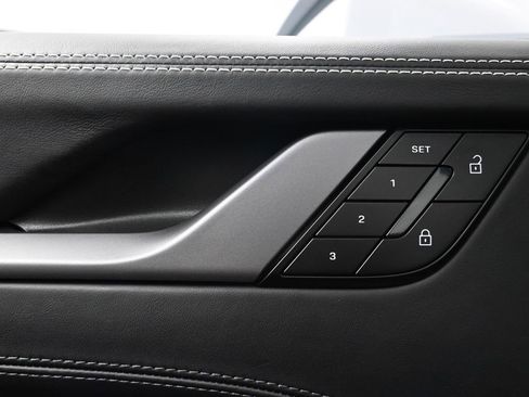 Used 2025 Porsche 911 Carrera image 16