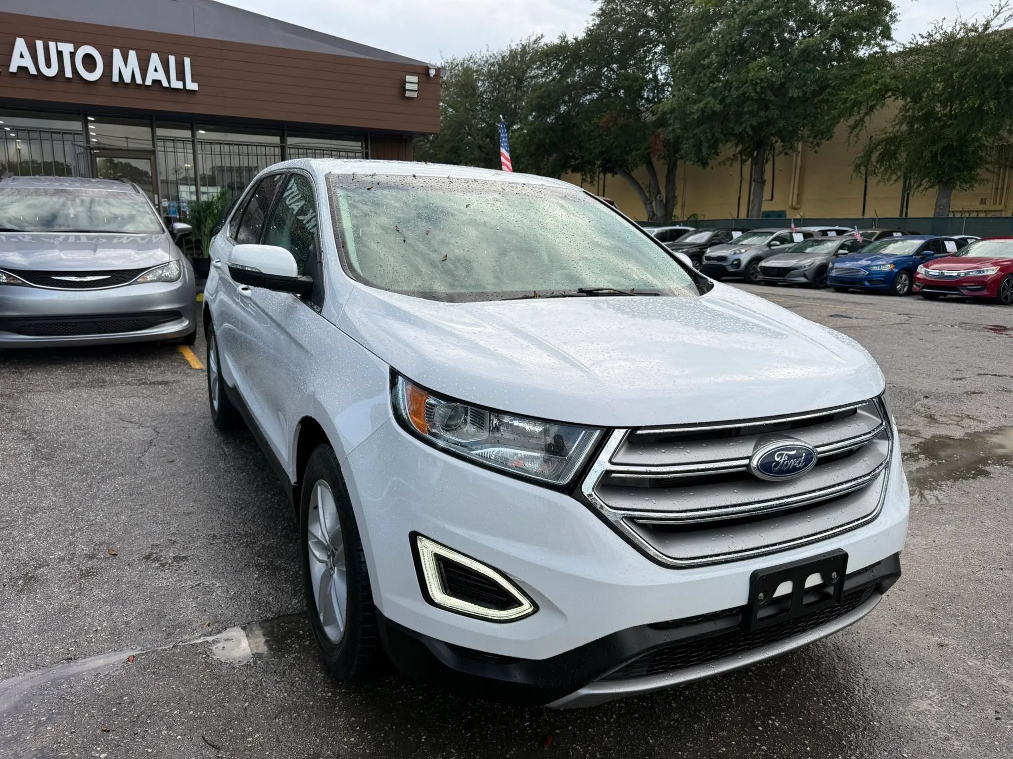 Used 2017 Ford Edge SEL AWD/4WD image 3