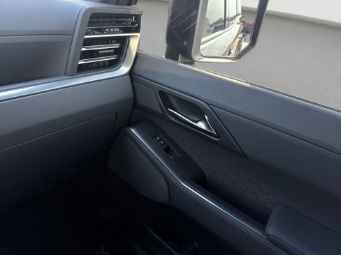 Used 2024 Lexus GX 550 w/ Accessory Package (Z1) AWD/4WD image 17