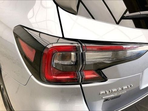 Used 2023 Subaru Outback Premium AWD/4WD image 27