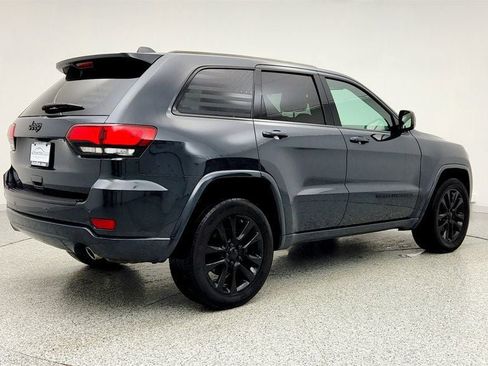 Used 2018 Jeep Grand Cherokee Altitude image 5