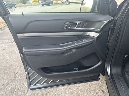 Used 2019 Ford Explorer XLT AWD/4WD image 20