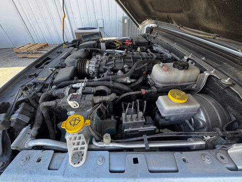 Used 2024 Jeep Wrangler Unlimited Rubicon AWD/4WD image 32