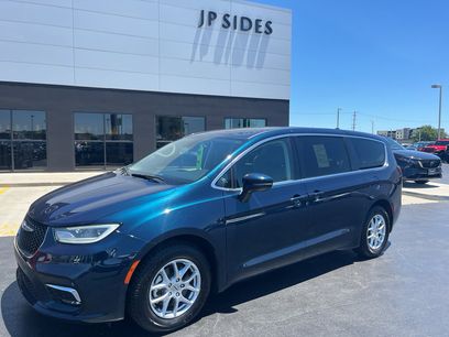 Used 2023 Chrysler Pacifica Touring-L