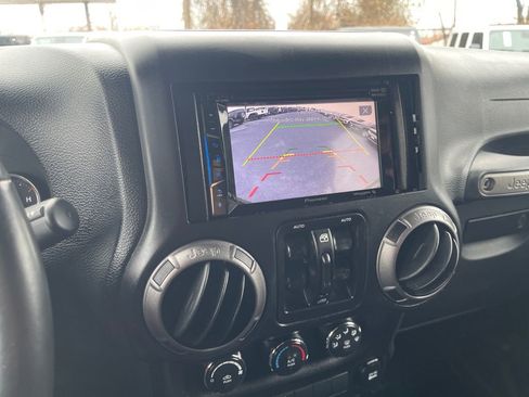 Used 2018 Jeep Wrangler Unlimited Sport image 19