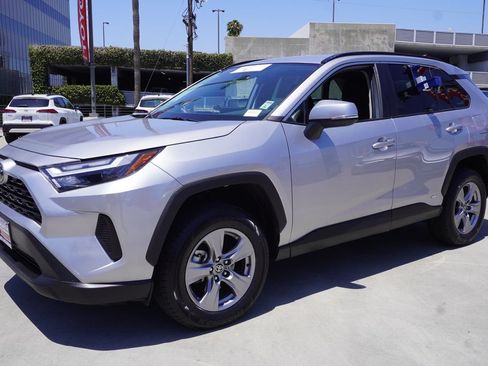 Certified 2025 Toyota RAV4 LE AWD/4WD image 4