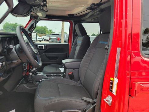 Used 2025 Jeep Wrangler Unlimited Rubicon 4xe w/ Safety Group AWD/4WD image 23