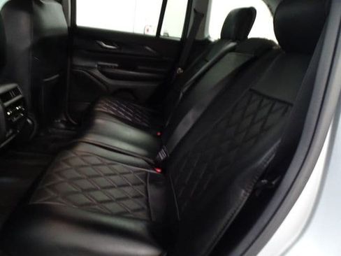Certified 2024 Jeep Grand Cherokee Laredo AWD/4WD image 4