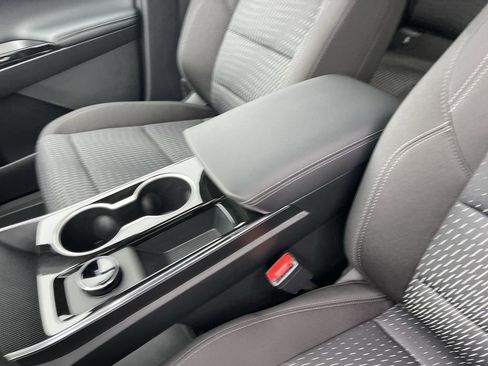 New 2026 Chevrolet Equinox LT w/ Safety and Technology Package FWD image 21