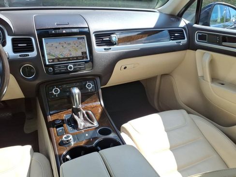 Used 2014 Volkswagen Touareg TDI AWD/4WD image 15