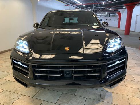Used 2024 Porsche Cayenne S w/ Premium Package AWD/4WD image 5