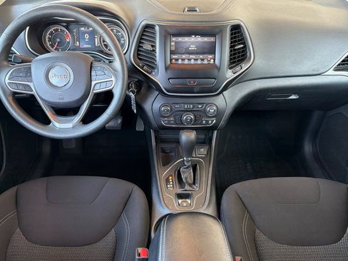 Used 2020 Jeep Cherokee Latitude FWD image 12