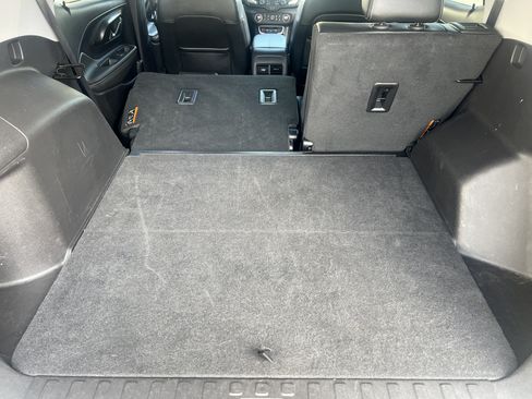 Used 2024 GMC Terrain SLT AWD/4WD image 18
