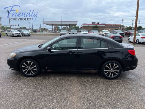Used 2011 Chrysler 200 S FWD image 2