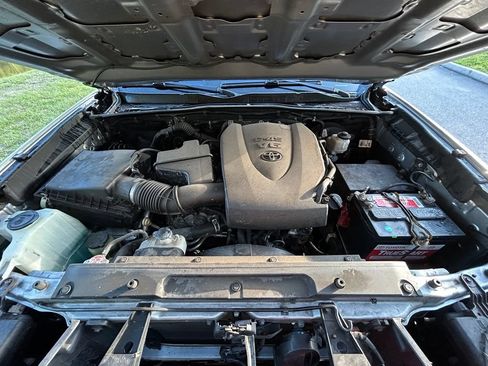 Used 2021 Toyota Tacoma SR5 RWD image 10