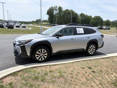Certified 2025 Subaru Outback Premium w/ Popular Package #1A AWD/4WD image 4