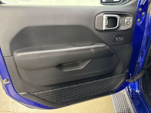 Used 2018 Jeep Wrangler Unlimited Sahara AWD/4WD image 18