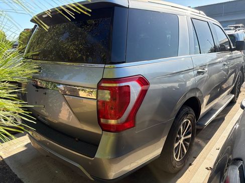 Used 2020 Ford Expedition XLT w/ Equipment Group 202A AWD/4WD image 3