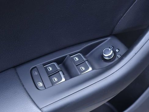 Used 2018 Audi Q3 2.0T Premium w/ Convenience Package image 13