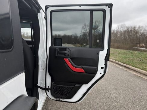 Used 2016 Jeep Wrangler Unlimited Sahara w/ Connectivity Group image 24