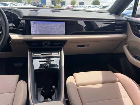 Used 2025 Porsche Macan Electric w/ Premium Package RWD image 16