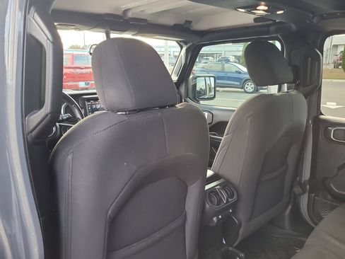 Certified 2022 Jeep Gladiator Sport image 9