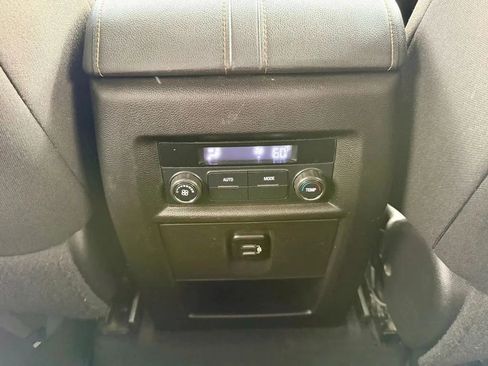 Used 2018 Chevrolet Traverse LT AWD/4WD image 25