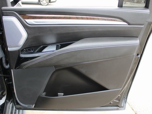 Used 2025 Cadillac Escalade ESV Sport Platinum w/ LPO, ONYX Package image 26