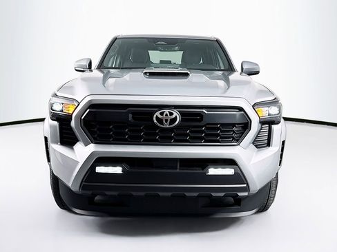 Used 2024 Toyota Tacoma TRD Sport image 2