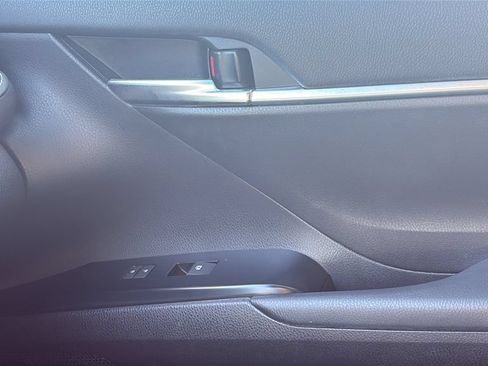 Used 2020 Toyota Camry SE FWD image 13