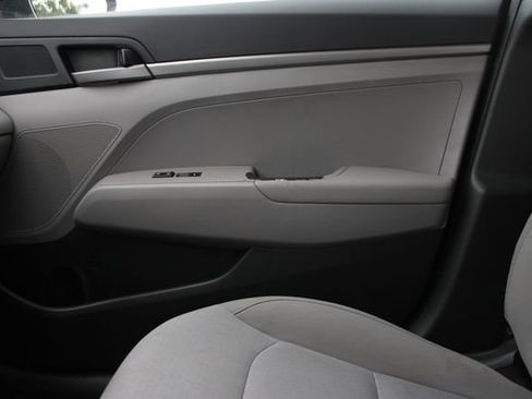 Used 2017 Hyundai Elantra SE FWD image 14