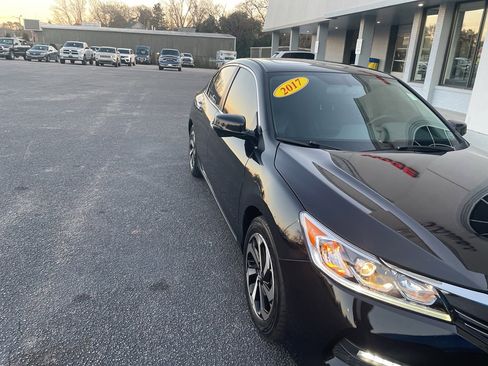 Used 2017 Honda Accord EX-L image 2