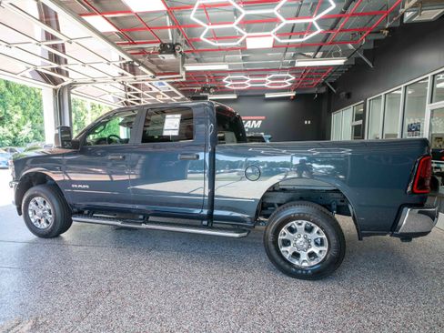 Used 2026 RAM 2500 Big Horn AWD/4WD image 2