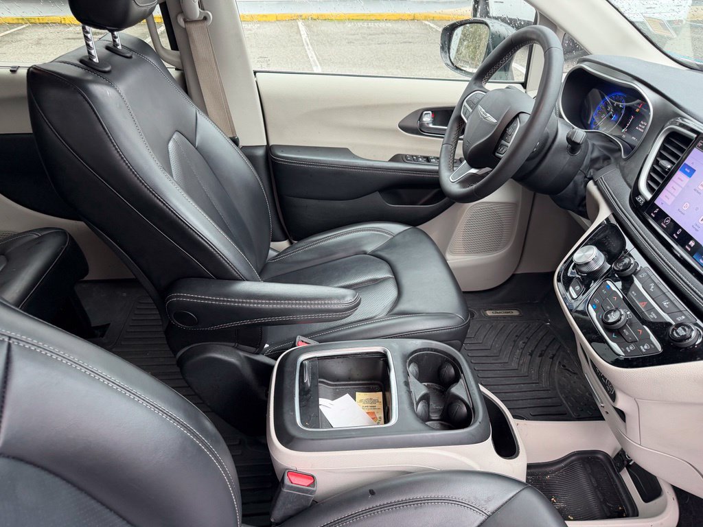 Used 2023 Chrysler Pacifica Touring-L AWD/4WD image 15