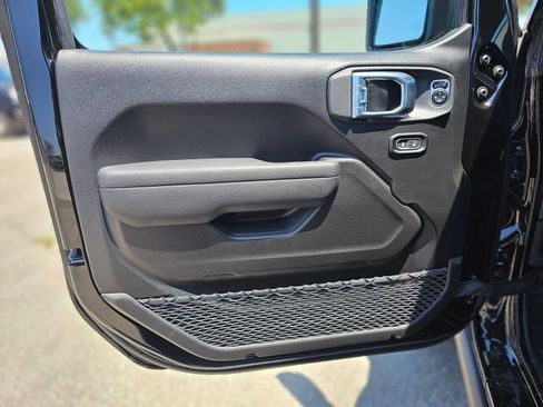 New 2026 Jeep Gladiator Willys AWD/4WD image 19