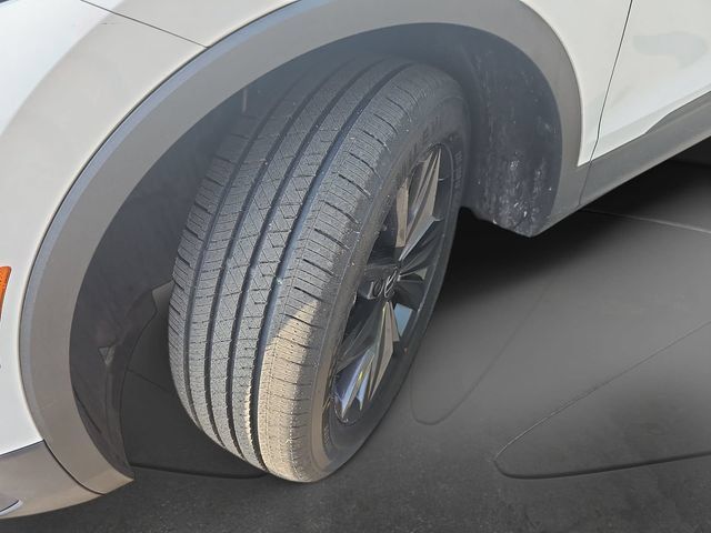 Used 2024 Volkswagen Tiguan SE FWD image 38