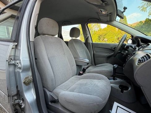 Used 2001 Ford Focus SE image 16