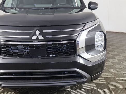 New 2026 Mitsubishi Outlander ES FWD image 13