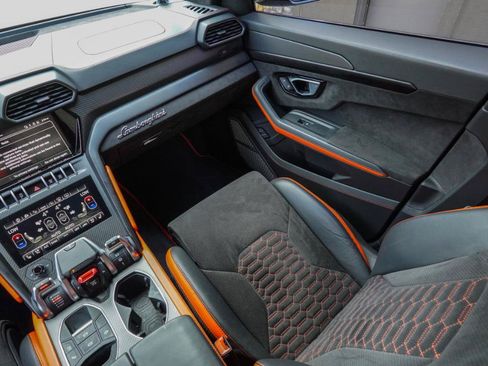Used 2022 Lamborghini Urus AWD/4WD image 11
