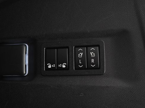 Used 2022 GMC Yukon XL Denali AWD/4WD image 11