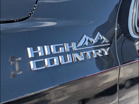 Used 2025 Chevrolet Suburban High Country AWD/4WD image 23