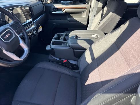 Used 2024 GMC Sierra 1500 Elevation image 11