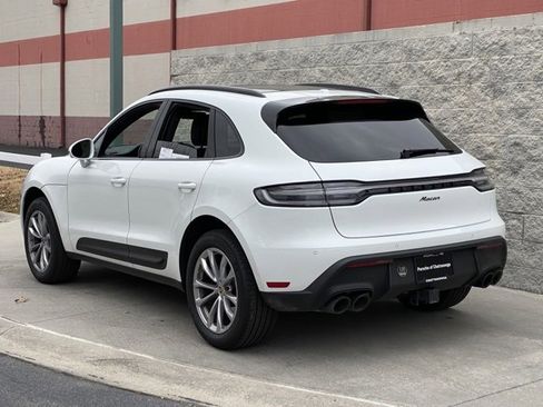 Certified 2024 Porsche Macan image 3