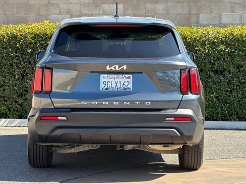 Used 2022 Kia Sorento LX FWD image 5